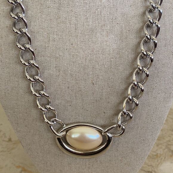 Monet Chunky Silver Tone Link & Pearl Necklace - Picture 3 of 9
